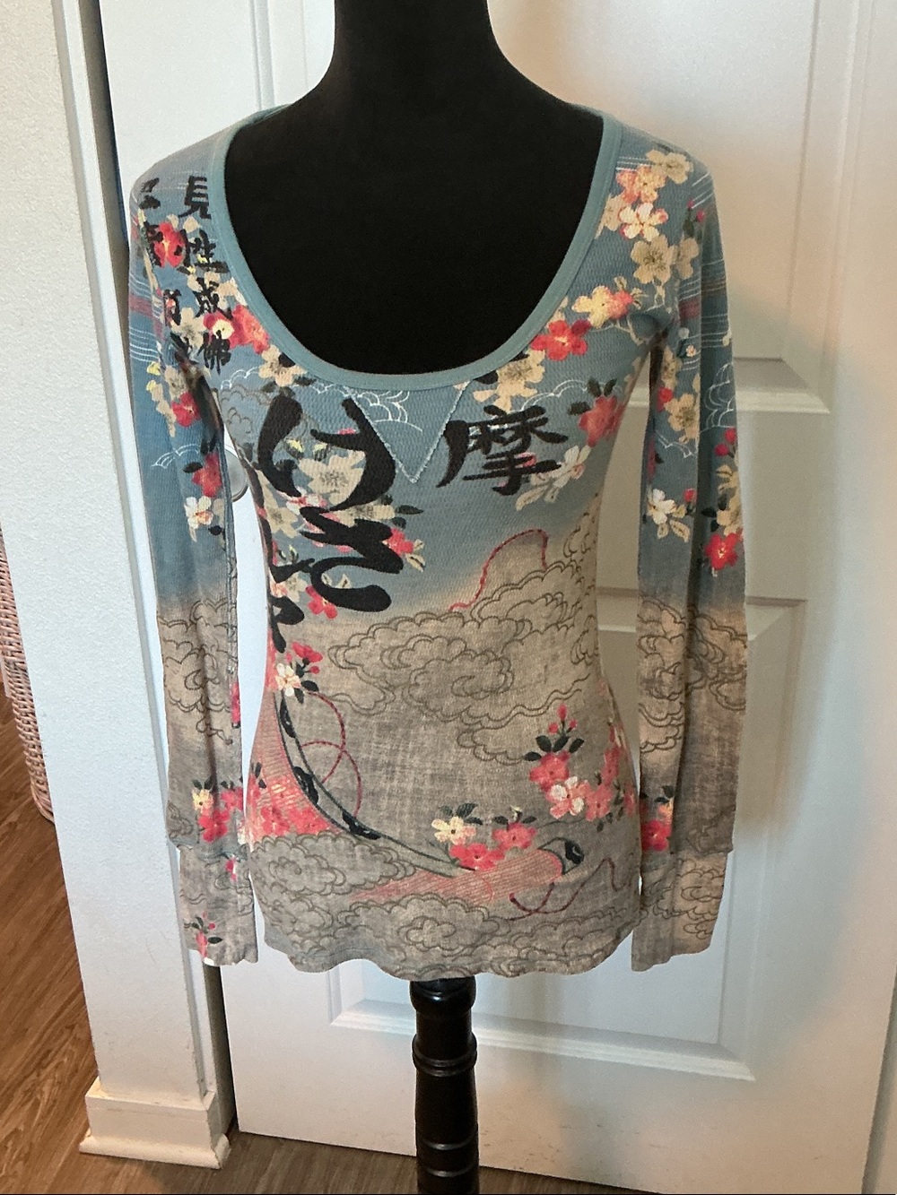 Lucky Brand Vintage Asian inspired Scoop Neck Floral Graphic Long-Sleeve Top M